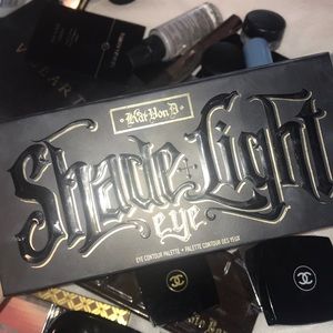 Kat Von D Makeup - KAT VON D SHADE LIGHT PALETTE Kat Von D Makeup - KAT VON D SHADE LIGHT PALETTE
